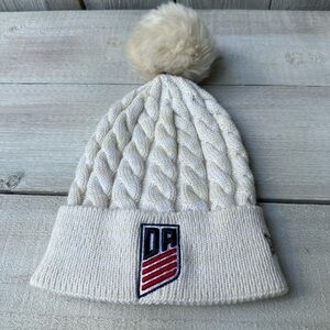 Women's New Era DA Winter Beanie‎ With Pom Cream & White